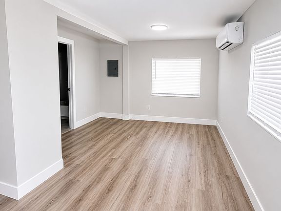 3rd image of 2336 Roosevelt St #B