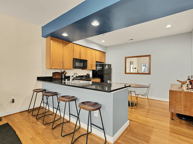 2363 Champlain St NW #3 — Photo 8