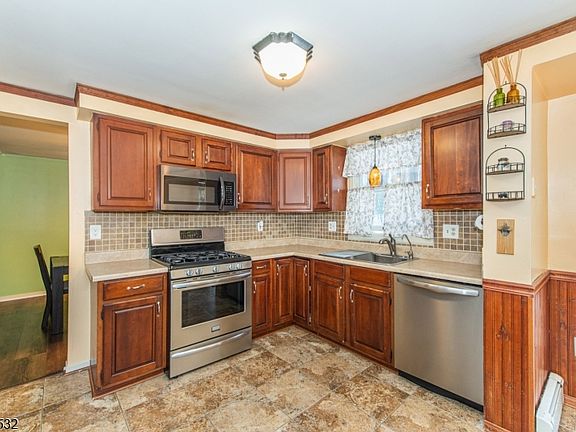 4th image of 348 Rolling Ridge Rd