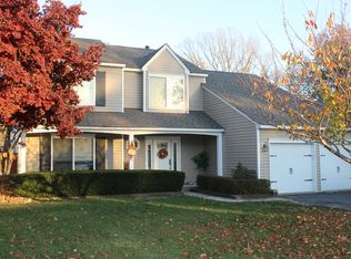 9 Royal Dr, Coram, NY 11727