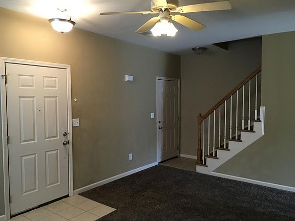 4th image of 110 Lowell Ct