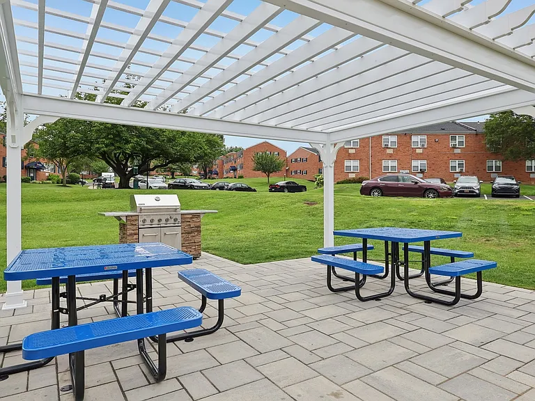 Unwind at Mt. Vernon Apartments with inviting outdoor spaces perfect for gatherings. Enjoy beautifully landscaped areas and a grill for summer barbecues. Join our vibrant community today and make your new home here! Contact us for more details.