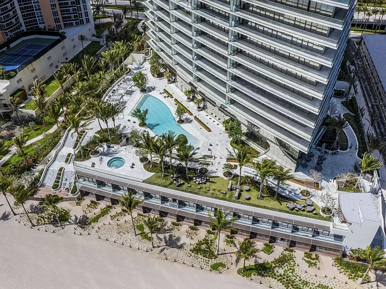 18975 Collins Ave #14000 — Photo 13
