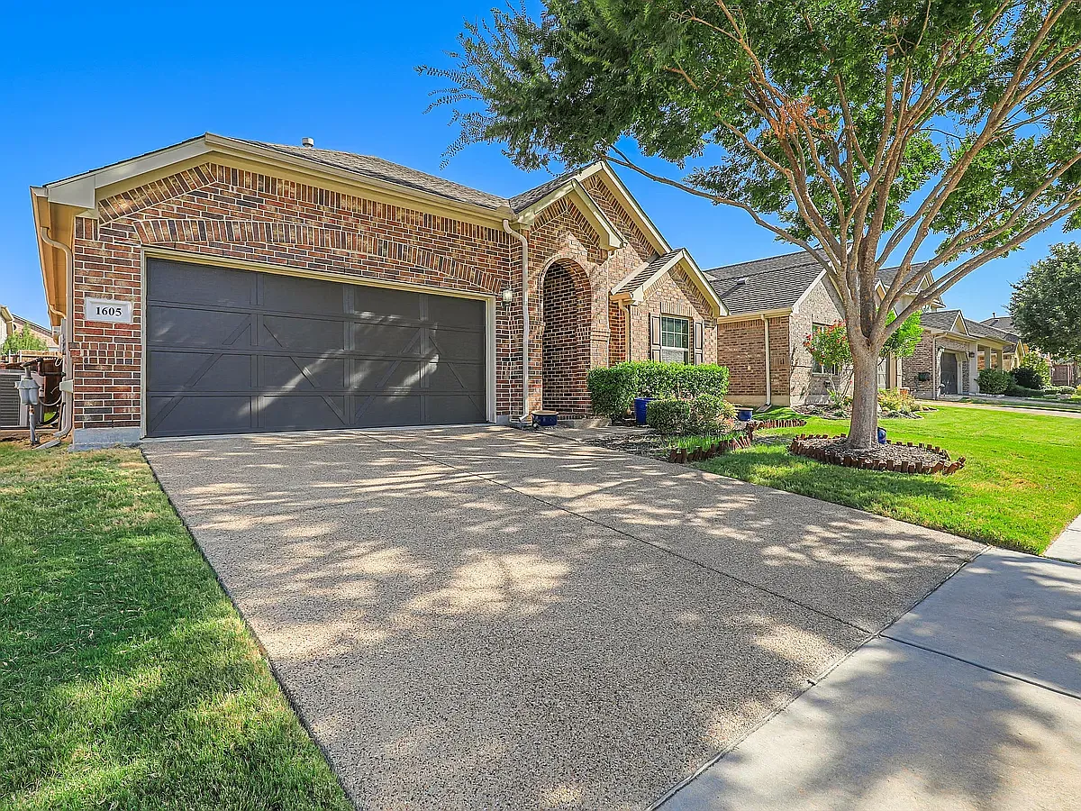 4 bed, 1918 sqft, $2,900 — Photo 3