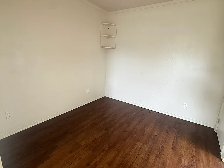 1075 Pacific Ave — Photo 4