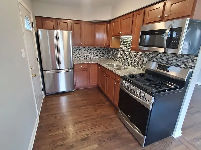 514 Lakeview Ave. (4 Unit) — Photo 4