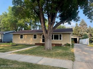 1718 7th Ave NW, East Grand Forks, MN 56721