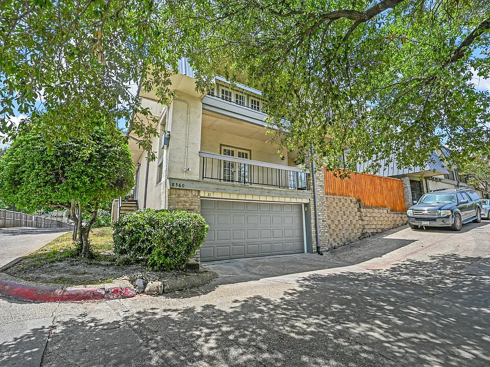 8560 Park Ln