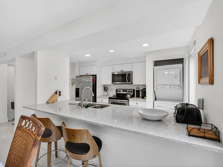 611 Brackenwood Cv — Photo 9