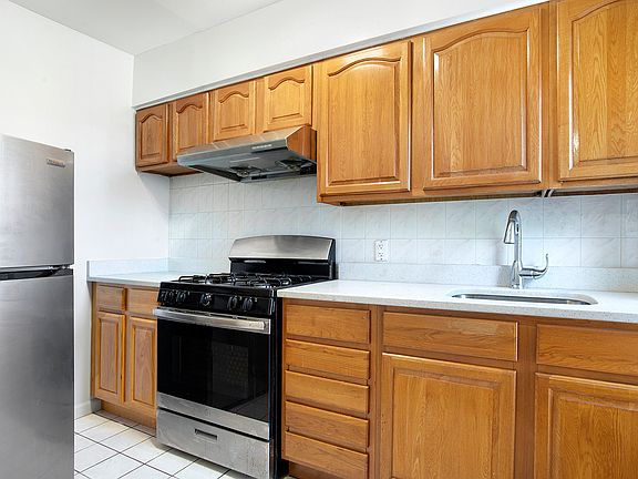 3rd image of 485 Myrtle Ave Floor 2