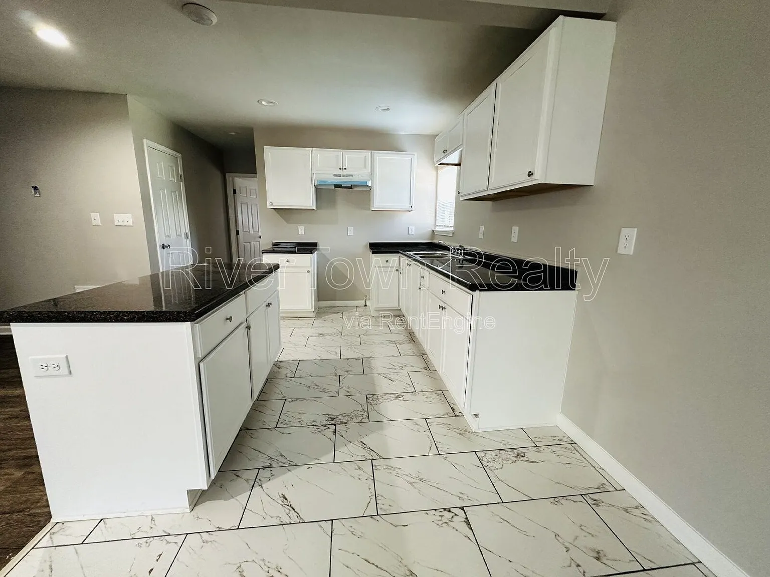 4 bed, 2.0 bath, 1946 sqft, $1,695 — Photo 3