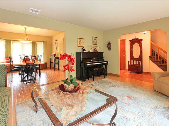 3rd image of 3 Canterbury Ct