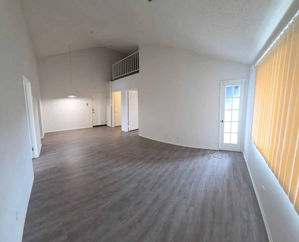 Building Photo - 1586 Yosemite Dr #301