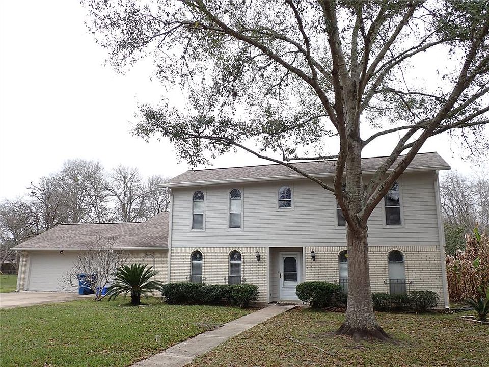 1st image of 1908 W Laurel Oaks Dr