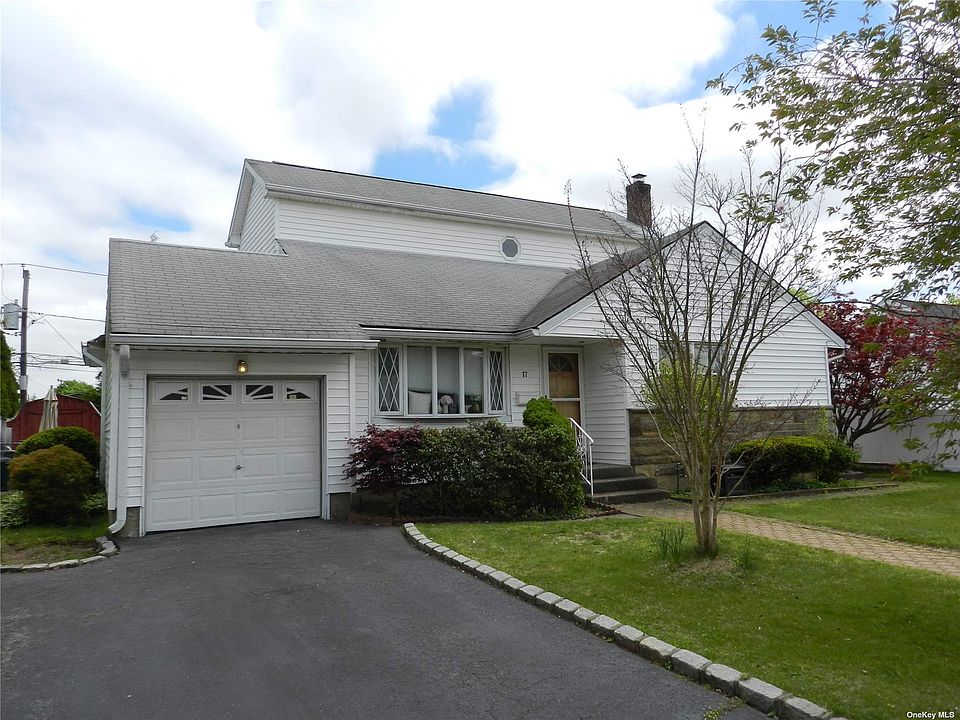 1st image of 17 Mohegan Dr
