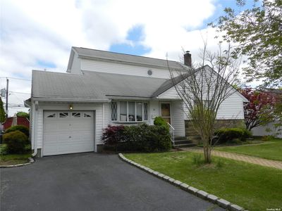 17 Mohegan Dr, Massapequa, NY, 11758