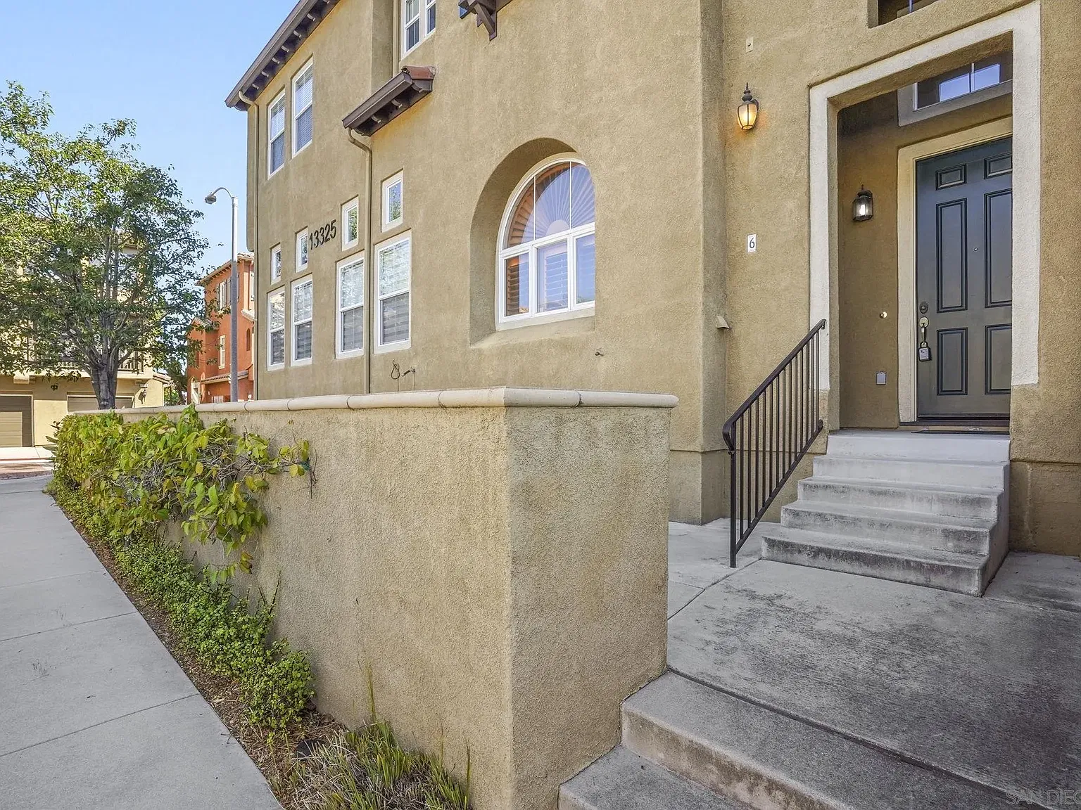 3 bed, 2.5 bath, 1825 sqft, $4,250 — Photo 3