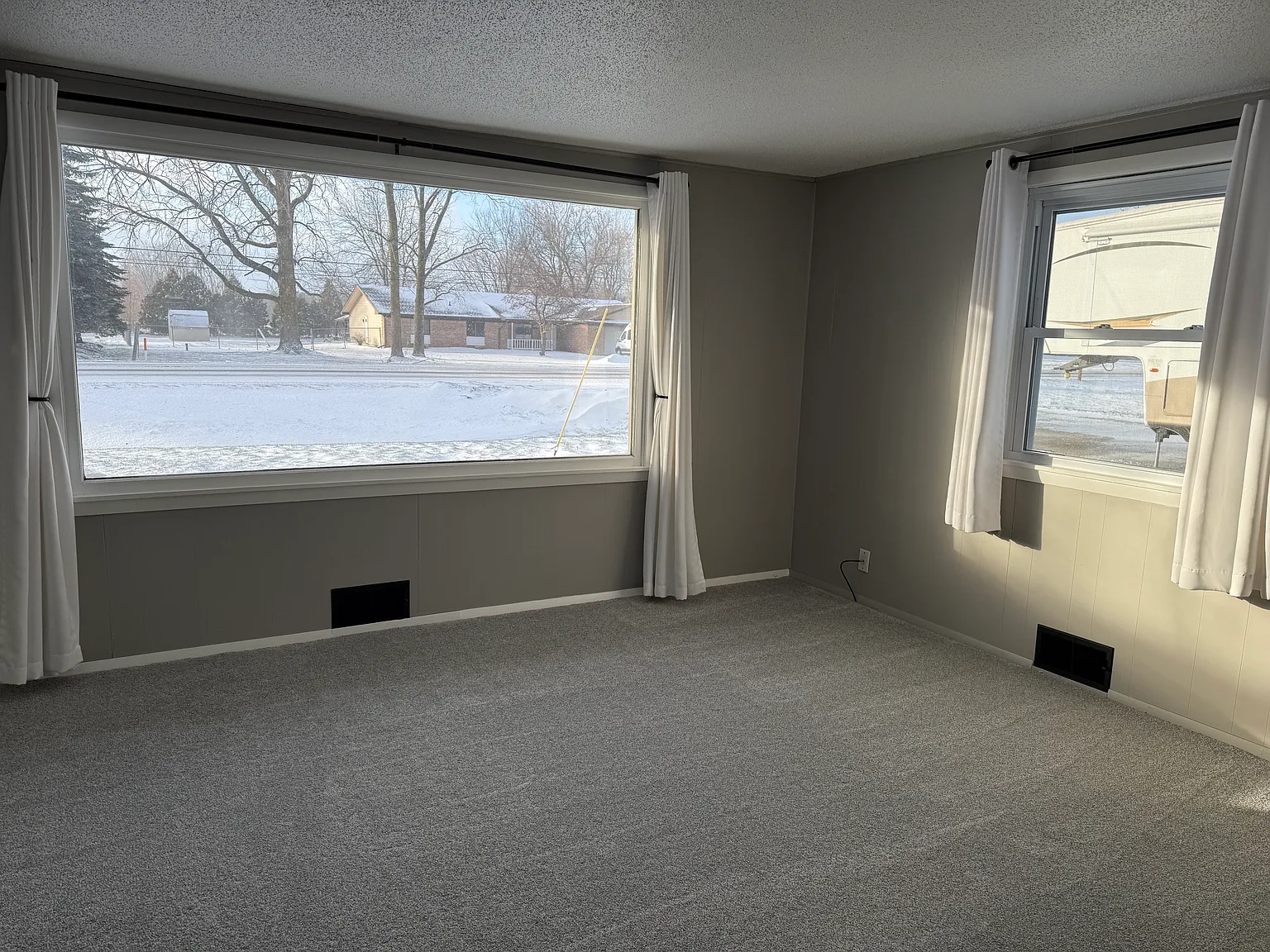 2 bed, 950 sqft, $1,200 — Photo 3