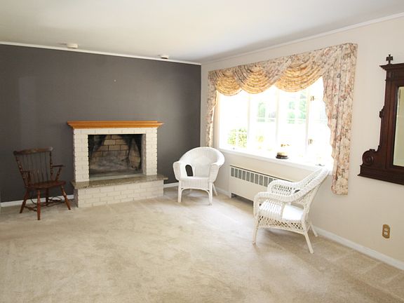 3rd image of 280 Linda Ave