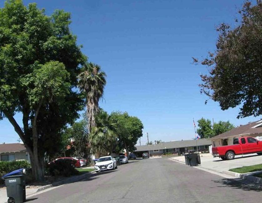 Exterior Neighborhood (street photo)