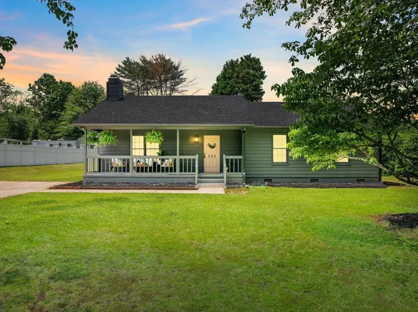 302 Camellia Ln, Simpsonville, SC 29681