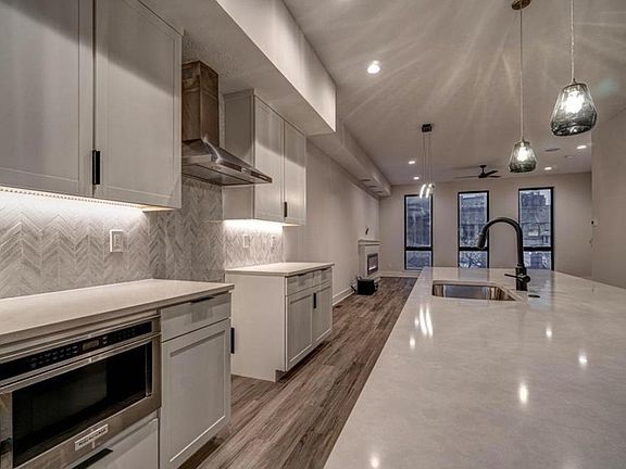 5th image of 1425 Superior Ave E #19