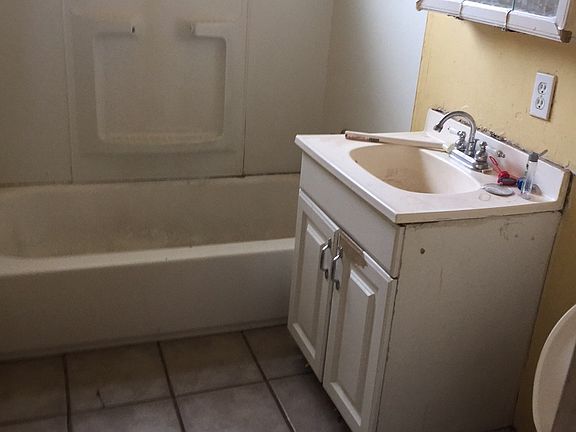 5th image of 2173 E Marsh St