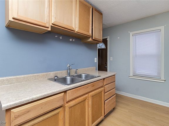 5th image of 4500 W 134th St