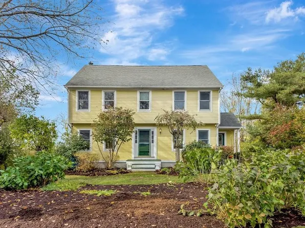 43 Pheasant Dr, Portsmouth, RI 02871