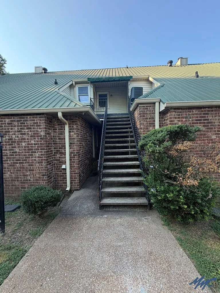 1 bed, 1.0 bath, 727 sqft, $1,125 — Photo 1