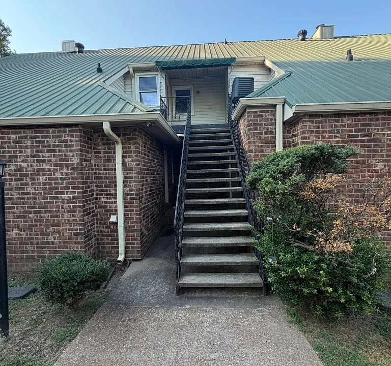 1236 Hamilton Dr