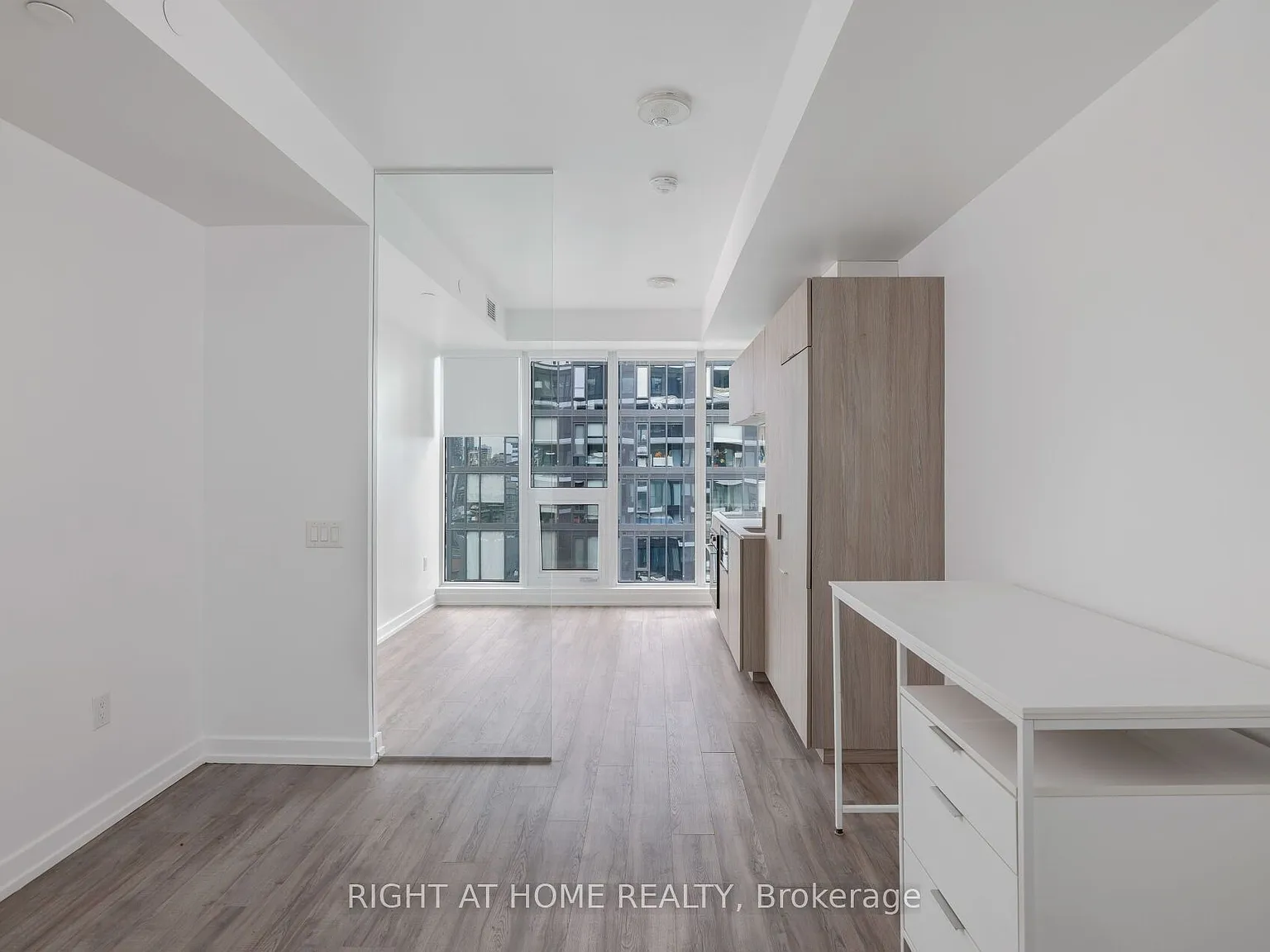 1 bed, $2,100 — Photo 4