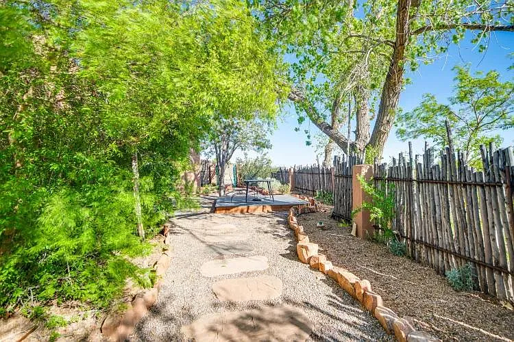 Side walk way