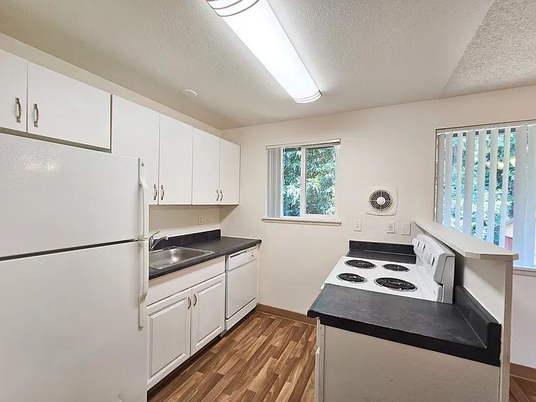 Riverside Villa — Photo 25