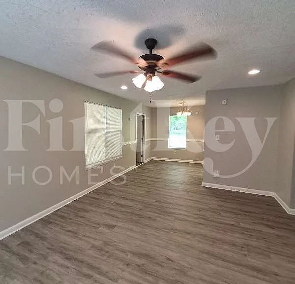 117 Whispering Pine Ln NE — Photo 2