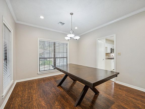 4th image of 2307 Katherine St
