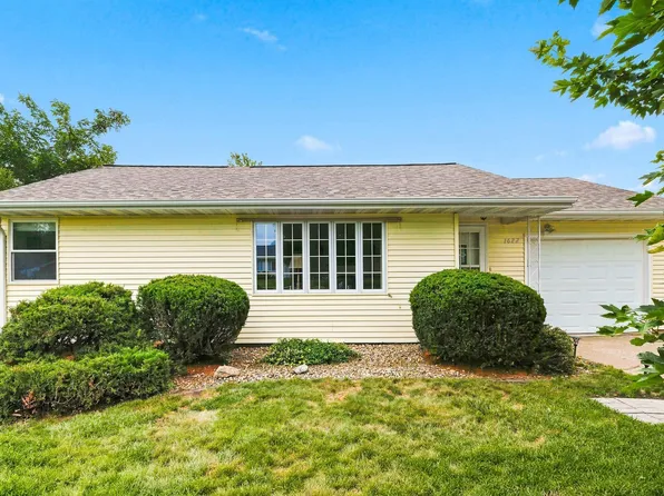 1622 Spencer St, Grinnell, IA 50112