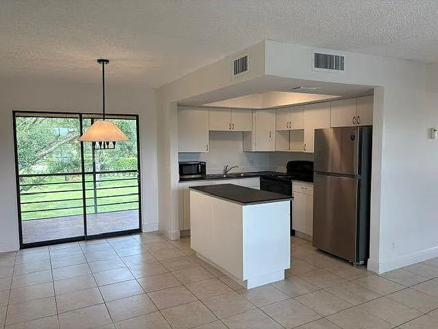2 bed, 2.0 bath, 883 sqft, $1,900 — Photo 4