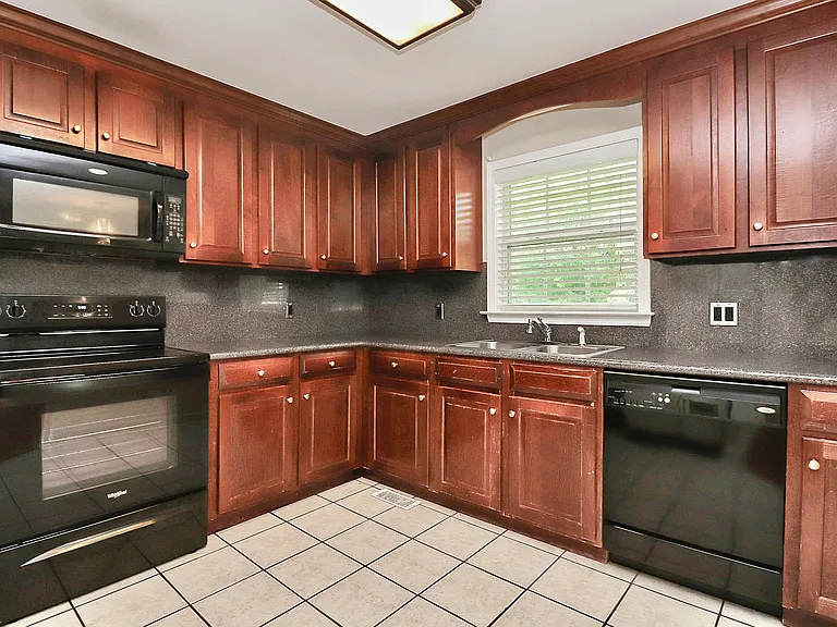 1005 Rainbow Dr — Photo 13