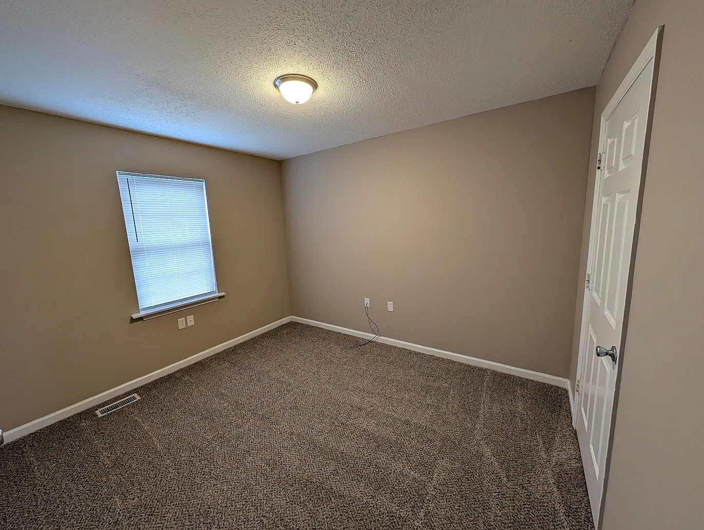 2 bed, 1.5 bath, 870 sqft, $1,150 — Photo 4