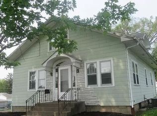 2410 Dunham St, Clinton, IA 52732