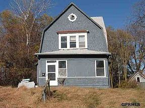 2nd image of 3820 Charles St