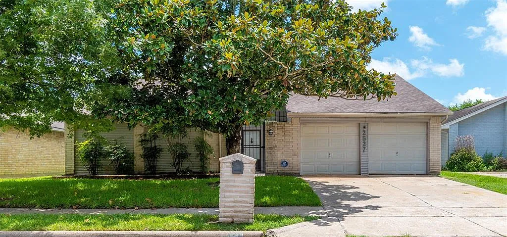 3 bed, 2.5 bath, 1946 sqft, $1,950 — Photo 2