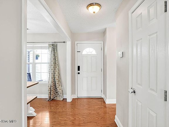 5th image of 658 Castine Way