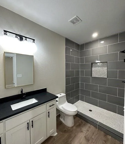 914 Baker St — Photo 11