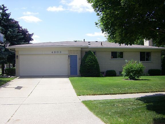 3rd image of 4903 Alton Dr