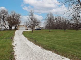 8920 S Coats Rd, Glasford, IL 61533