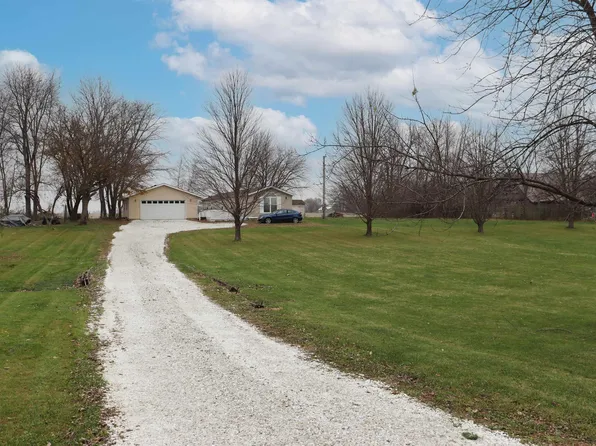 8920 S Coats Rd, Glasford, IL 61533