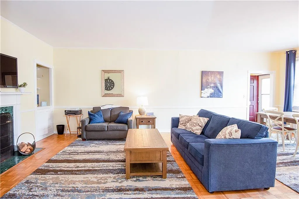 2 bed, 1067 sqft, $1,900 — Photo 2