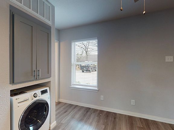 5th image of 4703 Worth St #C